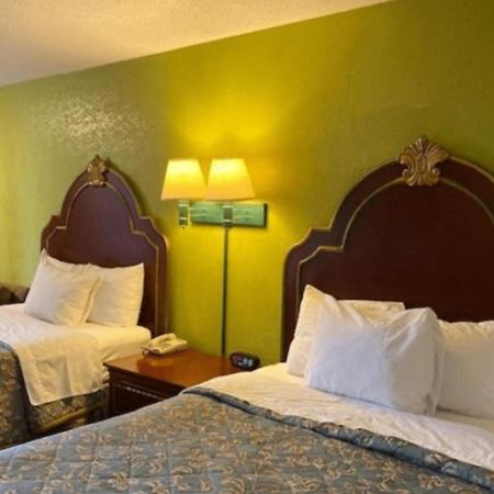Travelodge By Wyndham Sellersburg Zewnętrze zdjęcie
