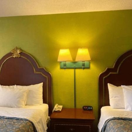 Travelodge By Wyndham Sellersburg Zewnętrze zdjęcie