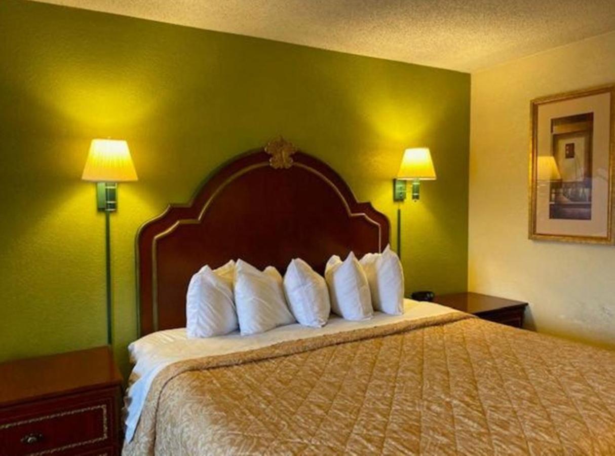 Travelodge By Wyndham Sellersburg Zewnętrze zdjęcie