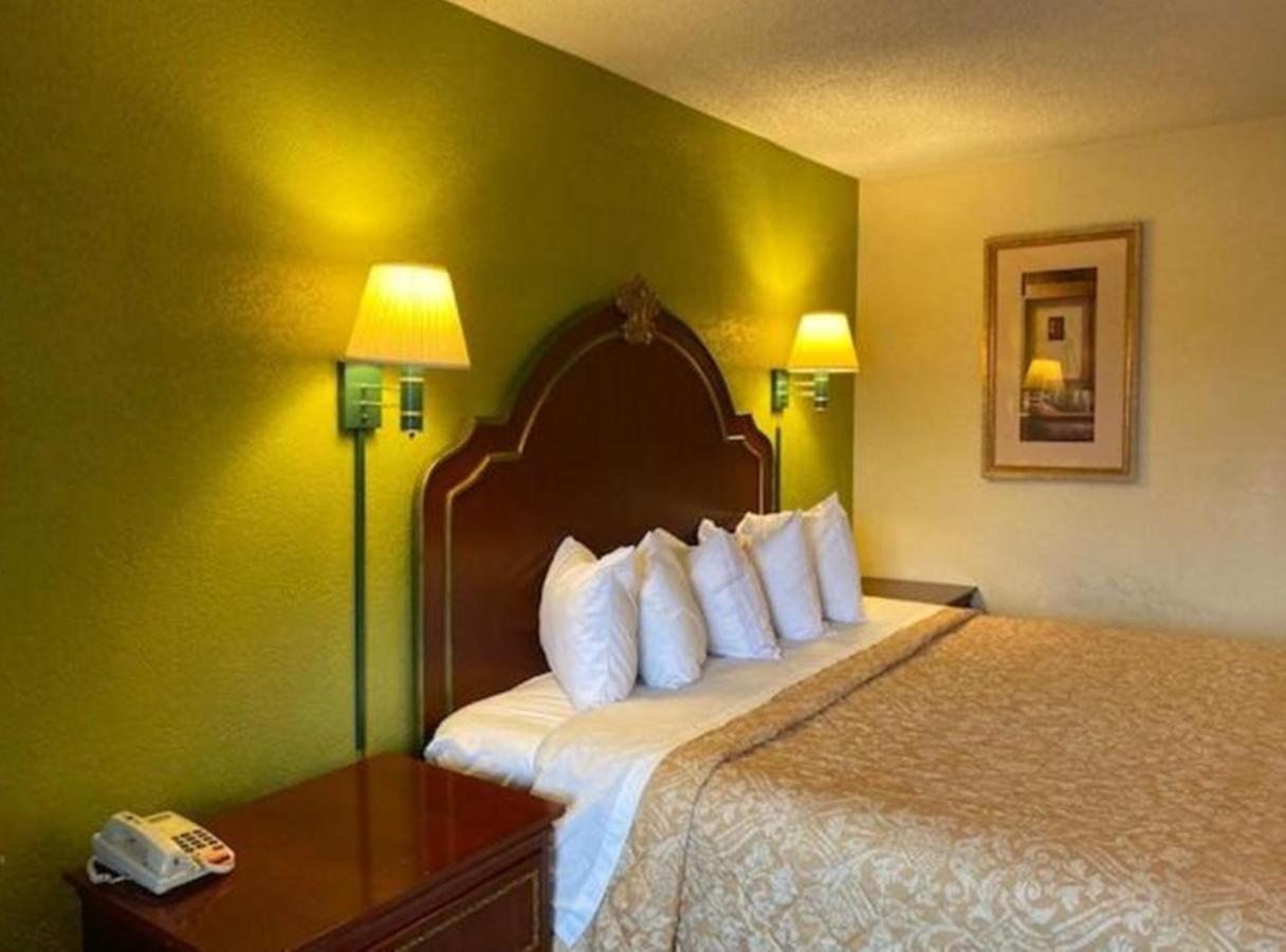 Travelodge By Wyndham Sellersburg Zewnętrze zdjęcie