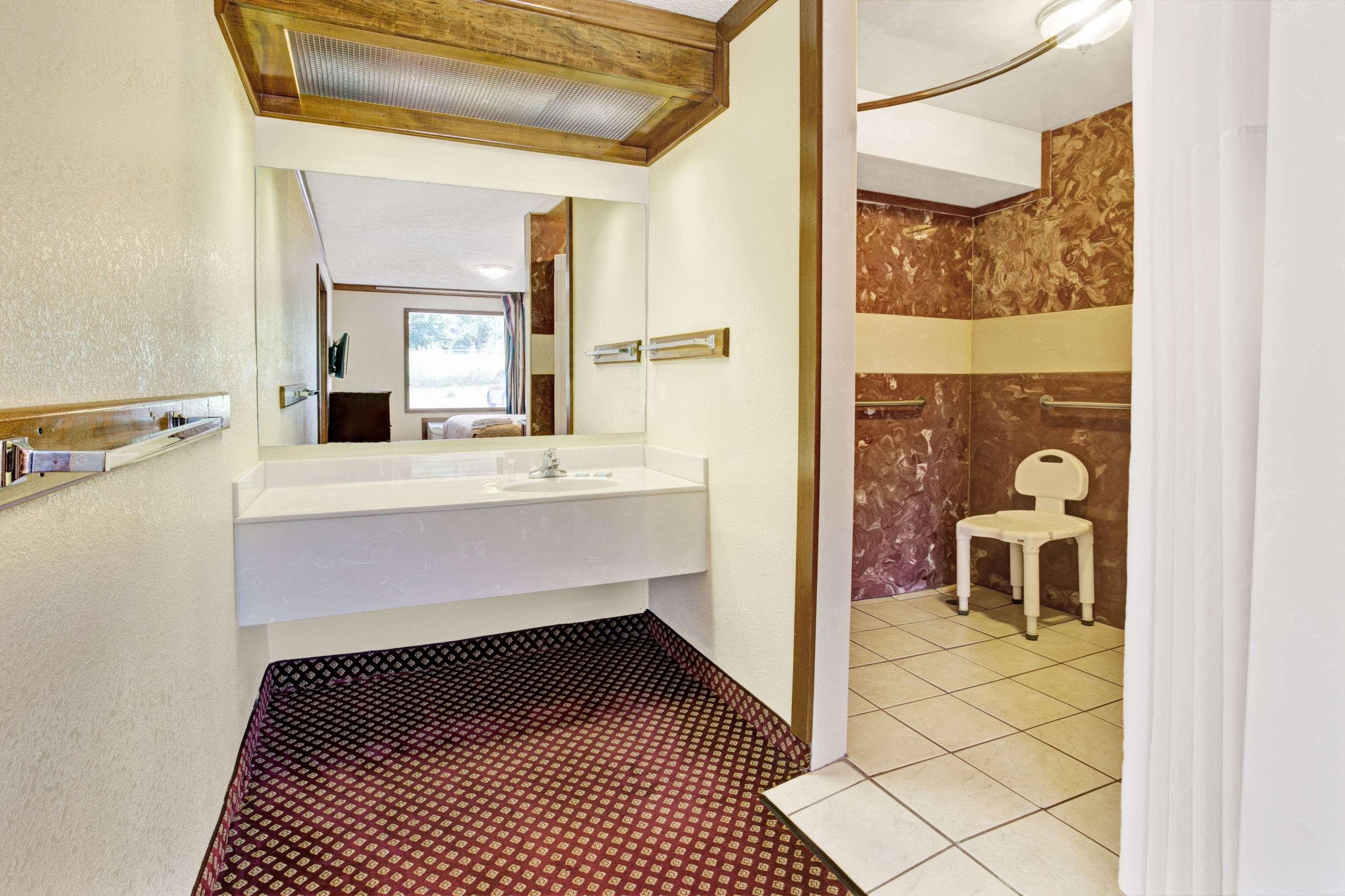 Travelodge By Wyndham Sellersburg Zewnętrze zdjęcie